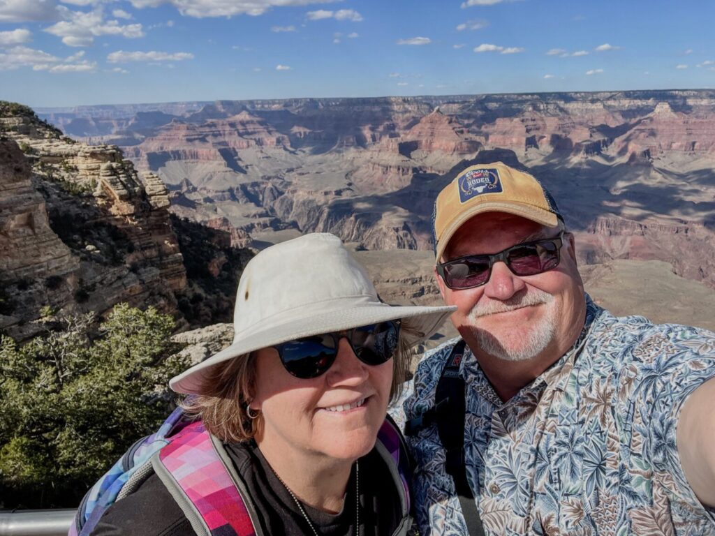 Chris and Mary. hosts of Arizona Podcast at the Grand Canyon | ©Tri-State Podcast